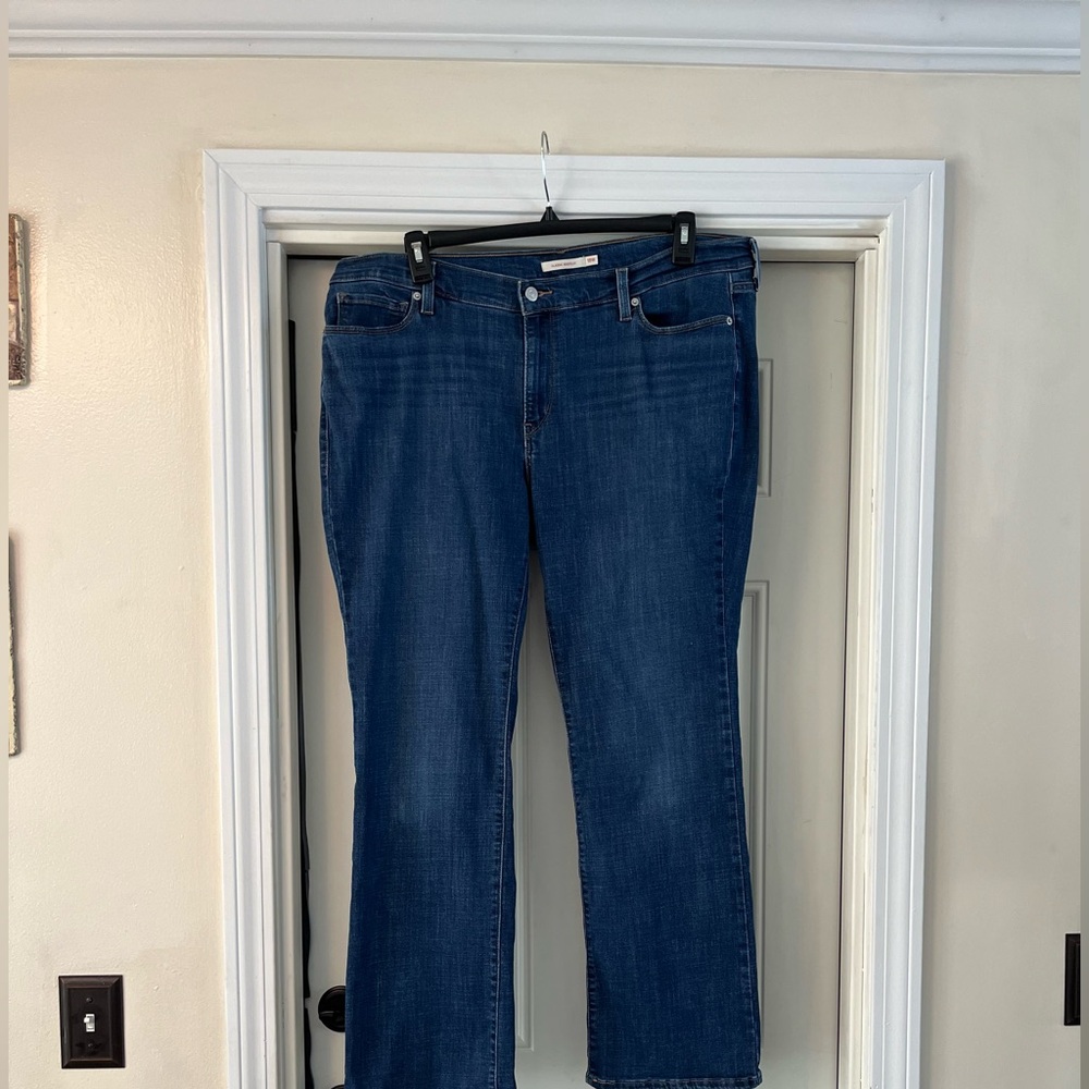 Levi’s Classic Bootcut in medium blue wash! Size 18W! Great condition! - Picture 10 of 12